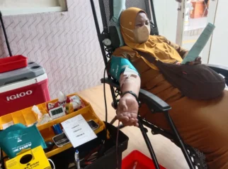 Guru-guru Jember Antusias Donor Darah di Momen Hardiknas