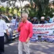 Koordinator aksi M Amrullah dan Holili Abdul Gani berorasi dalam aksi demonstrasi menuntut Bupati Banyuwangi lengser