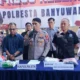 Konferensi pers Polresta Banyuwangi terkait pengungkapan kasus sabu 2 kilogram di Pelabuhan Ketapang.