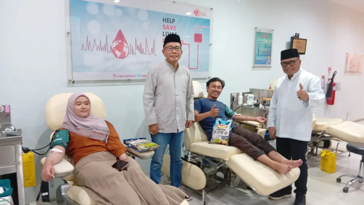 PMI Jember Rayakan Iduladha dengan Aksi Donor Darah dan Bagi Beras