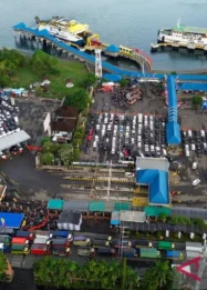 Antrean Panjang di Ketapang Akibat Cuaca Buruk, ASDP Berikan Penjelasan
