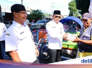 ASN Banyuwangi Salurkan Ribuan Paket Daging Kurban ke Warga Miskin
