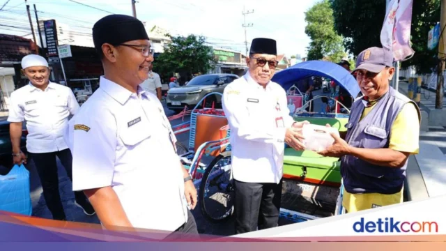 ASN Banyuwangi Salurkan Ribuan Paket Daging Kurban ke Warga Miskin