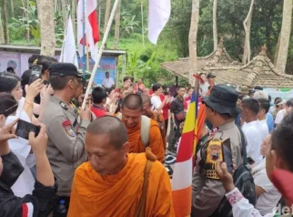 Biksu Thudong Disambut Hangat di Banyuwangi