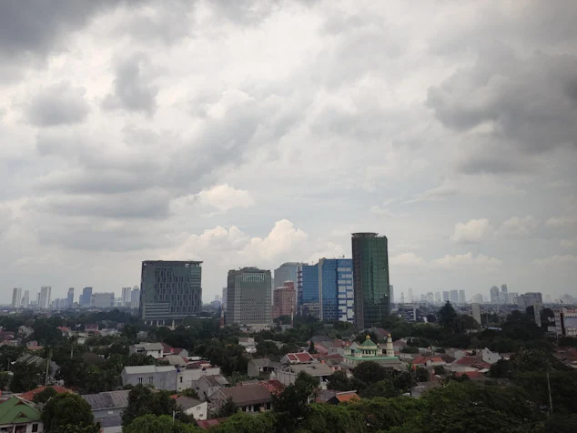 Cuaca Jakarta Hari Ini Didominasi Cerah, Hujan Ringan Diprediksi Turun di 2 Wilayah