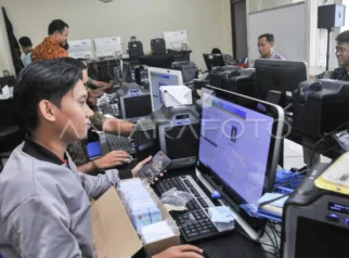 Dinas Kependudukan Bekasi Cetak Ulang 500 Keping KTP-elektronik Setiap Hari