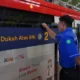 KAI Rutin Jaga Kebersihan LRT Jabodebek untuk Kenyamanan Penumpang