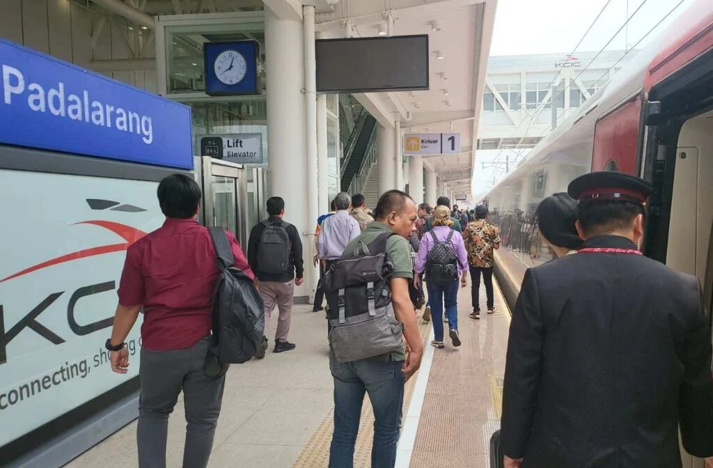 KCIC Ajak Penumpang Whoosh Antisipasi Kemacetan di Bandung