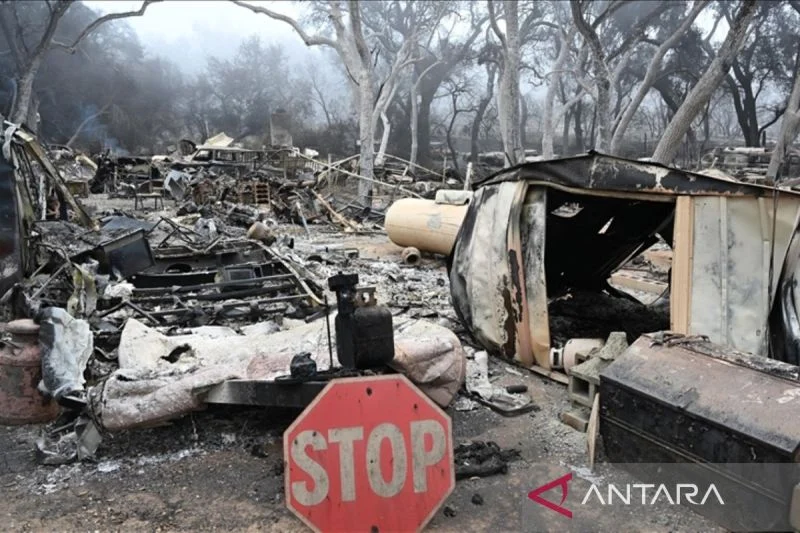 Kebakaran Hutan Mengancam Simi Valley, 17.000 Warga Dievakuasi