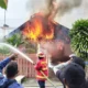 Kebakaran Rumah di Botolinggo Akibatkan Satu Warga Luka