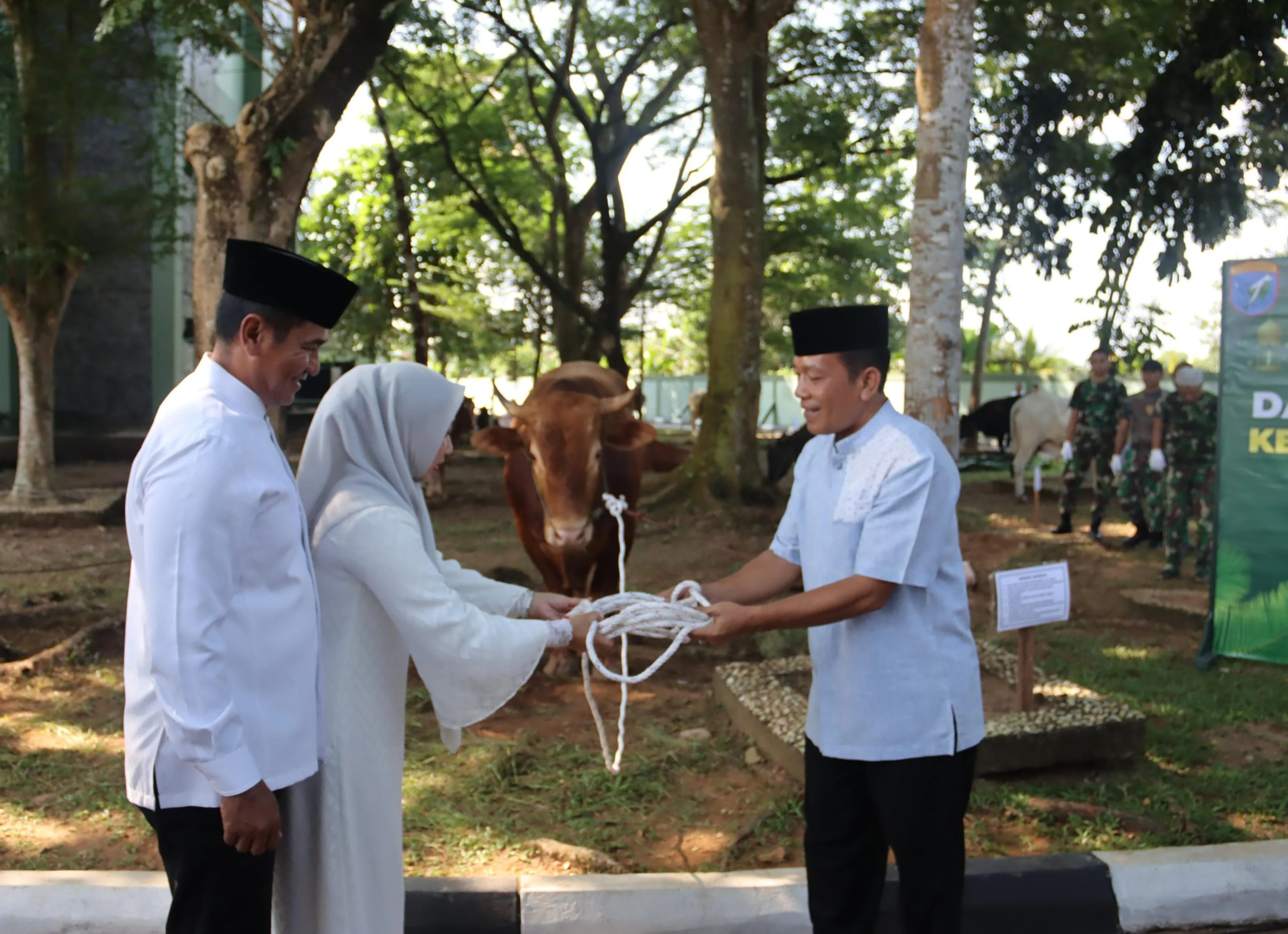 Kejagung Serahkan Puluhan Hewan Kurban Sambut Iduladha