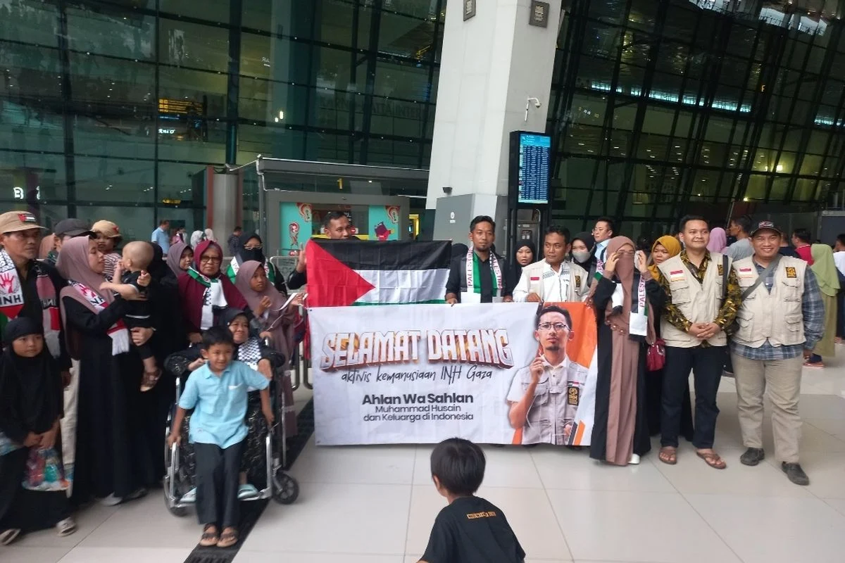 Keluarga Relawan Indonesia Bersyukur Suami Selamat dari Penahanan Israel