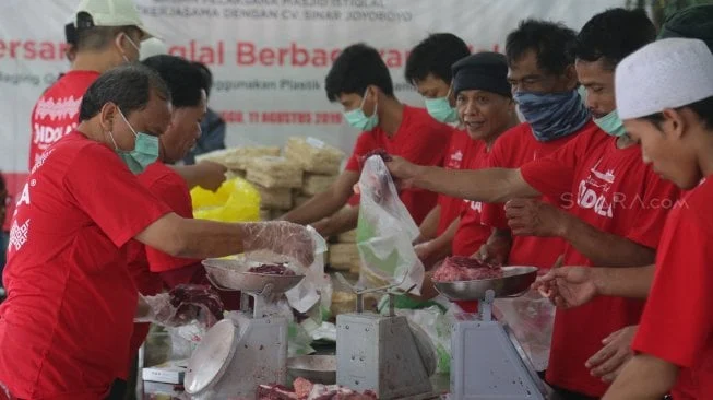 Masyarakat Sambut Antusias Pembagian Daging Kurban RRI Pro3-Human Initiative
