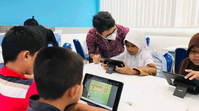 Pendampingan Anak di Ruang Digital untuk Mengenali Hoaks dan Manipulasi Konten AI