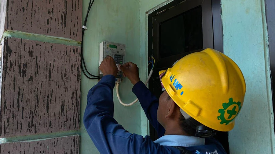 PLN Jakarta Raya Berikan Akses Listrik Gratis untuk Ibu Upik di Kramat Jati