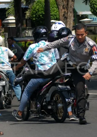 Polisi Bubarkan Konvoi Kelulusan SMA di Gorontalo Usai Kemacetan Parah