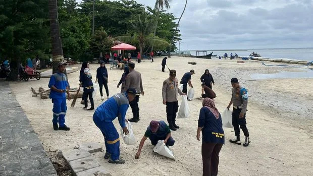 Polres Kepulauan Seribu Luncurkan Gerakan Pilah Sampah untuk Lingkungan Bersih