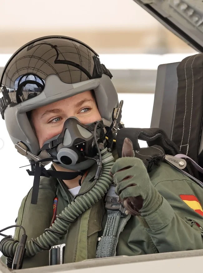 Putri Leonor Mencuri Perhatian dengan Menerbangkan Jet Tempur F-5