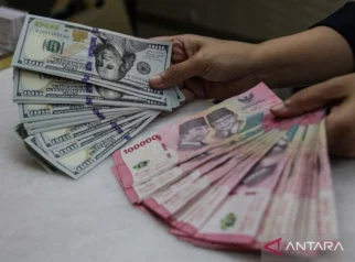 Rupiah Menguat ke Rp17.827 per Dolar AS pada Jumat Pagi