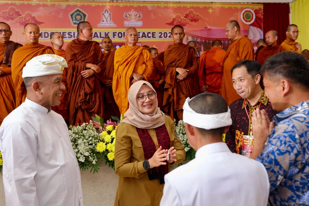 Hangatnya Sambutan Banyuwangi untuk 56 Biksu Thudong