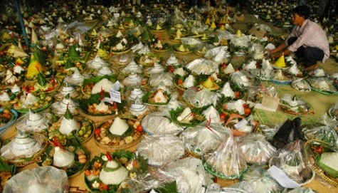 Tumpeng Sewu Digelar Malam Ini, Warga Osing Kemiren Sibuk Siapkan Pecel Pitik