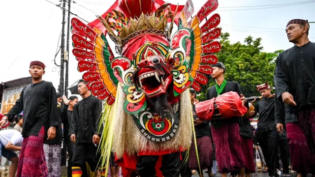 Warga Banyuwangi Lestarikan Budaya Leluhur dengan Tradisi Tiban