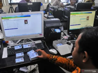 Warga Bekasi Diimbau untuk Cetak KTP Elektronik Secara Mandiri