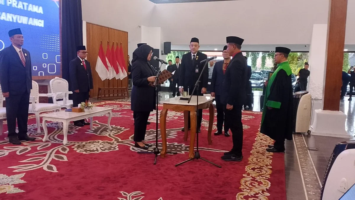 Bupati Ipuk Lantik Suyanto Jadi Sekda Banyuwangi