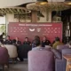 Perwakilan Noto Sports dan manajemen Persewangi Banyuwangi saat mengumumkan kerja sama sebagai Official Apparel Partner untuk kompetisi musim 2026.