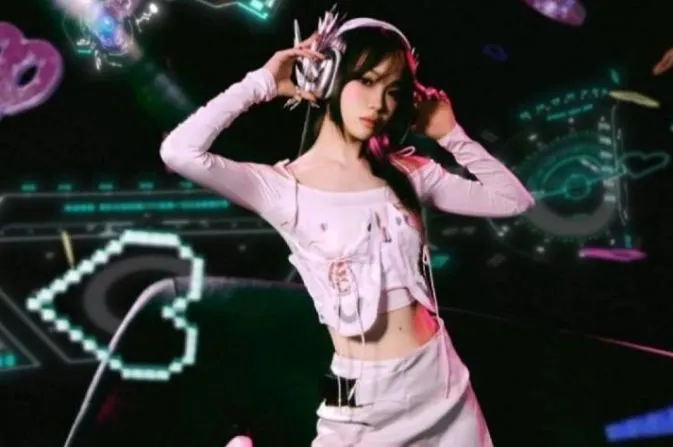 Kim Chaewon Absen dari Weverse Con Festival 2026