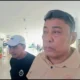 Suharsono Ketua Panitia TMKH Pesanggaran memberikan keterangan kepada awak media di selasar Gedung DPRD Banyuwangi usai mengikuti RDP terkait konflik lahan Lampon.