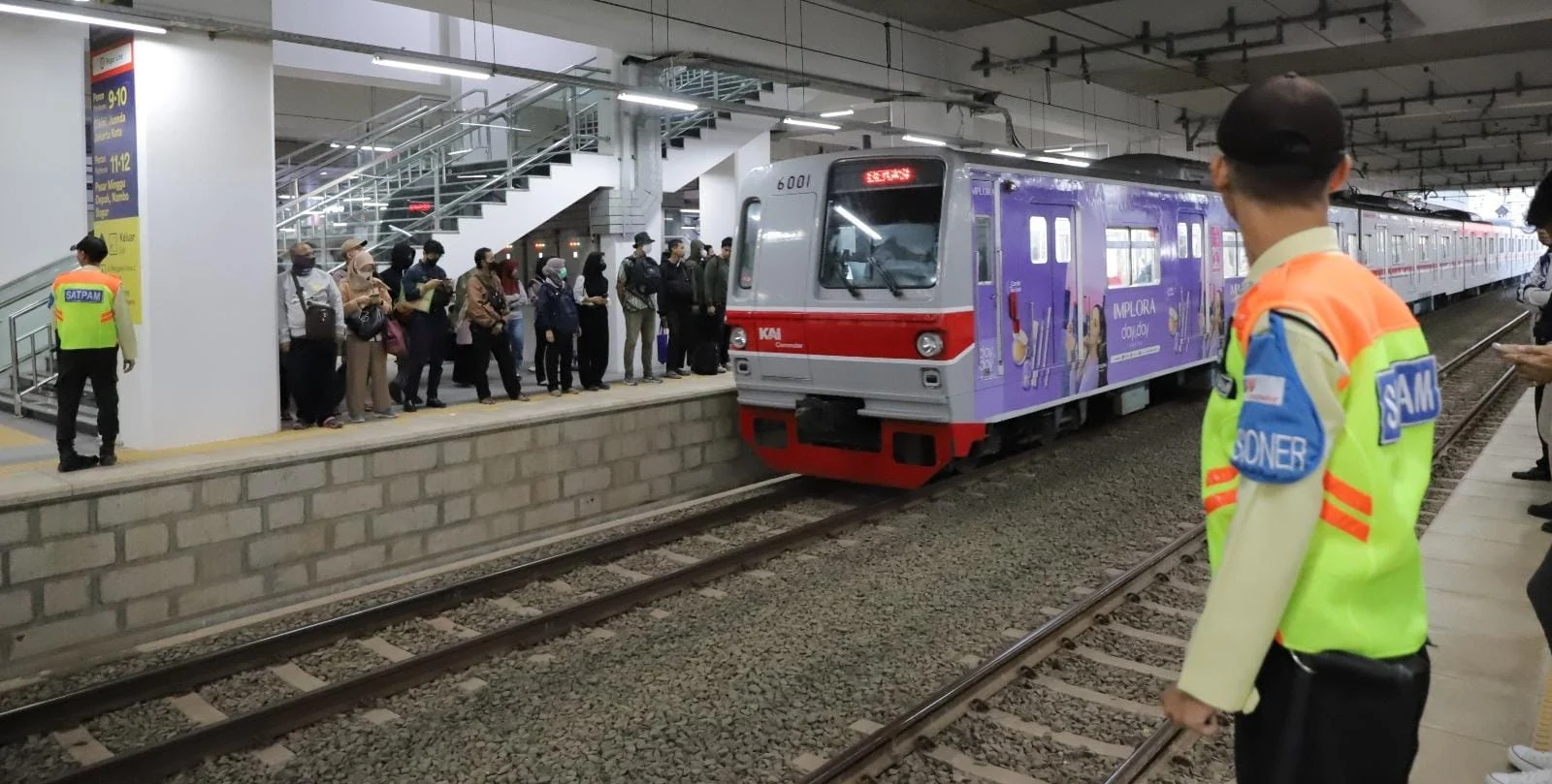 Aksi Penyampaian Aspirasi di Pusat Jakarta: Commuter Line Tetap Normal, 72 Personel Keamanan Dikerahkan