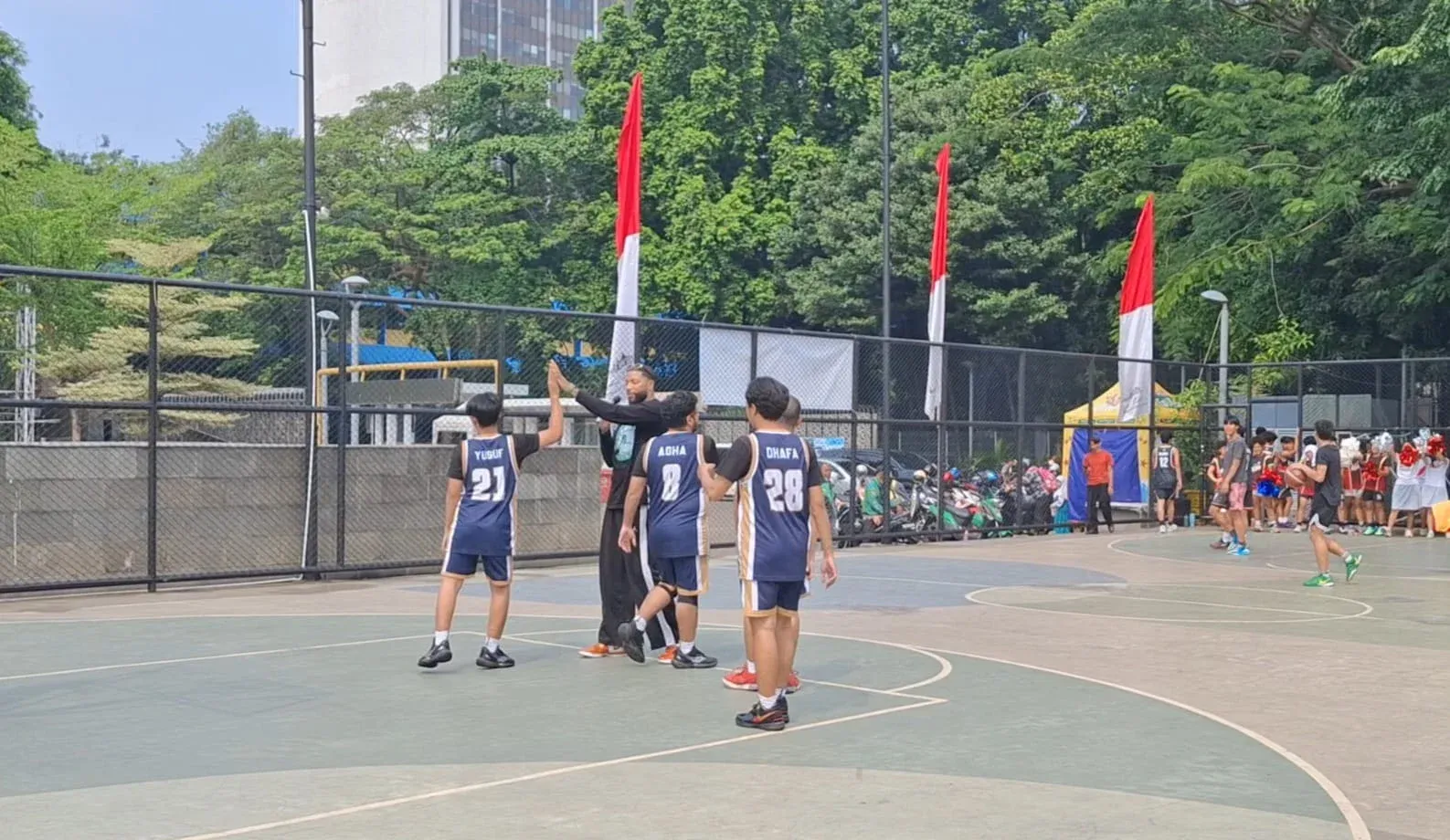 Atlet Tunarungu Curi Perhatian Pebasket Jamarr Johnson dalam Coaching Clinic LPP RRI