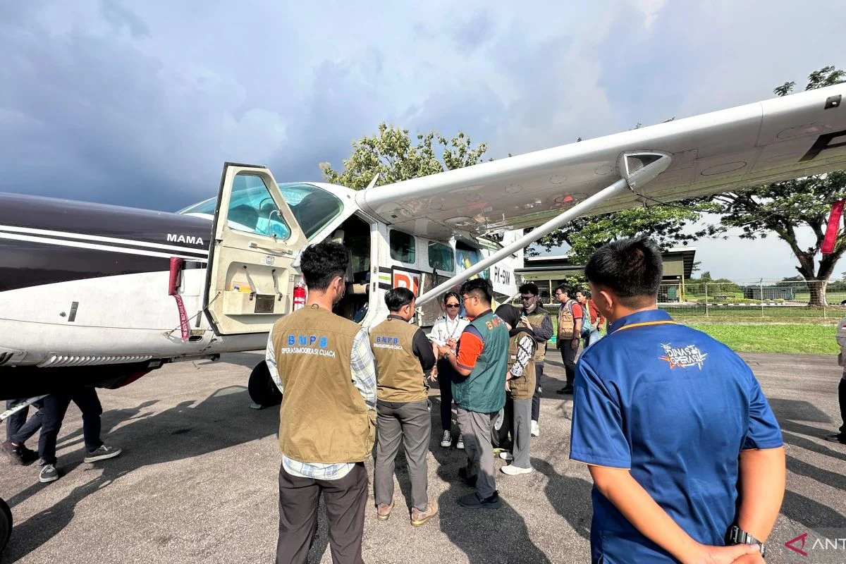 BNPB Lanjutkan Operasi Modifikasi Cuaca untuk Padamkan Karhutla di Aceh Barat