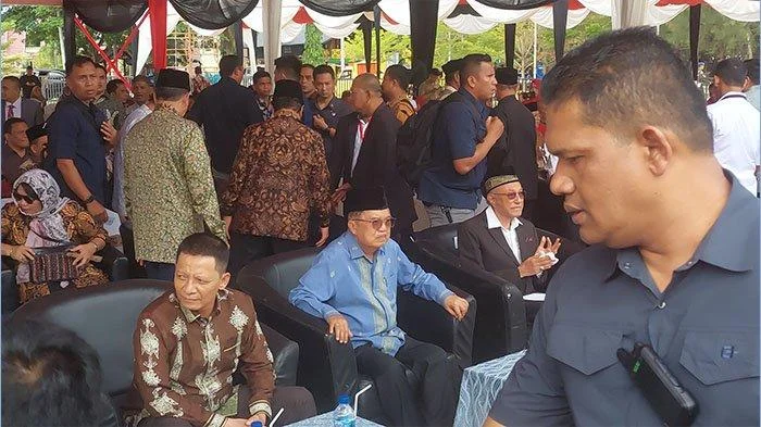 Breaking News: Jusuf Kalla Mantan Wapres RI Tiba di Manado, Disambut Gubernur YSK dan Jajaran