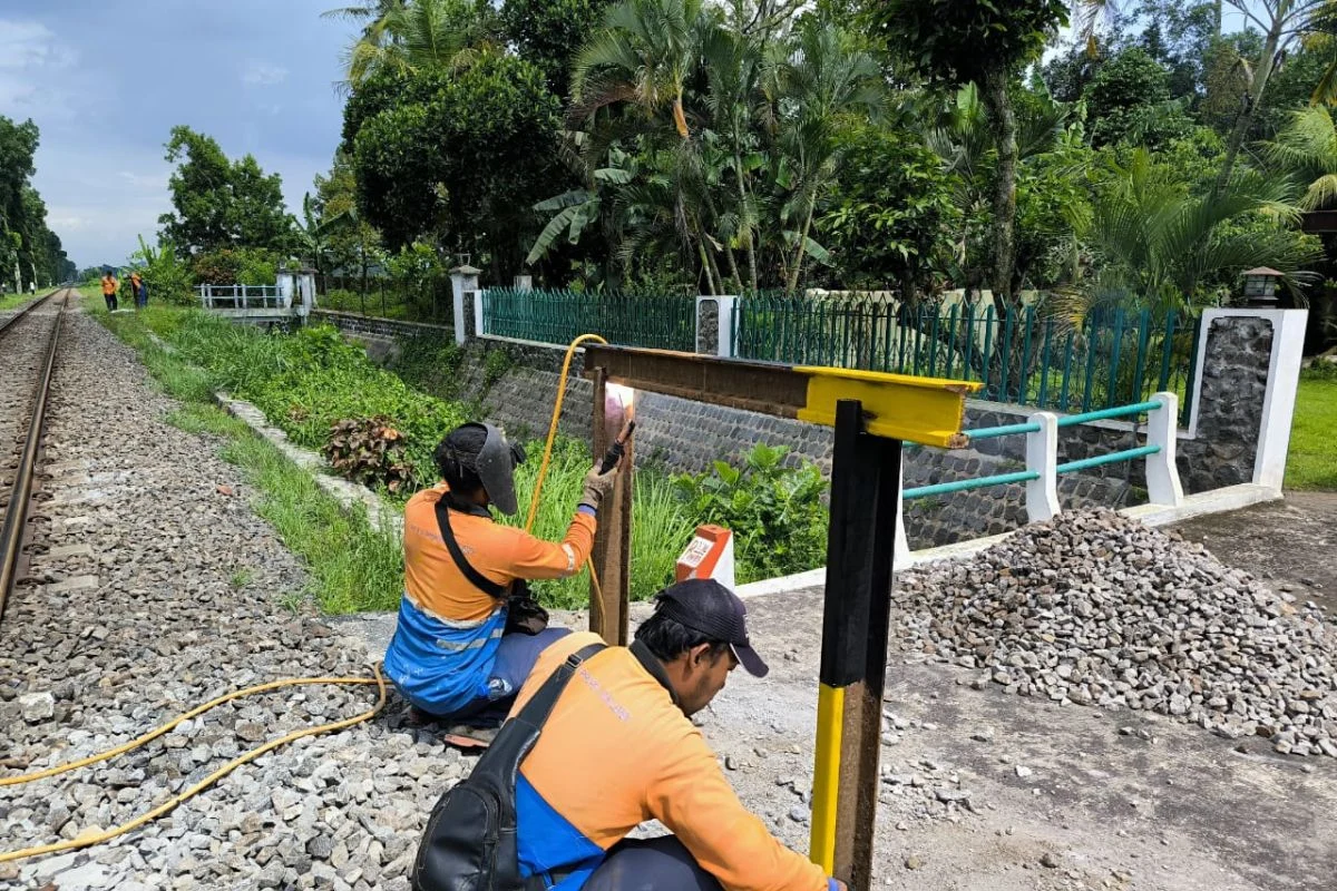 Cegah Kecelakaan Kereta: PT KAI Tutup Ratusan Pelintasan Sebidang, Instruksi Presiden Prabowo
