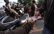 Drama COD motor Rp 12 juta berujung ricuh, uang pembeli bikin curiga - Penjual Dikejar Massa
