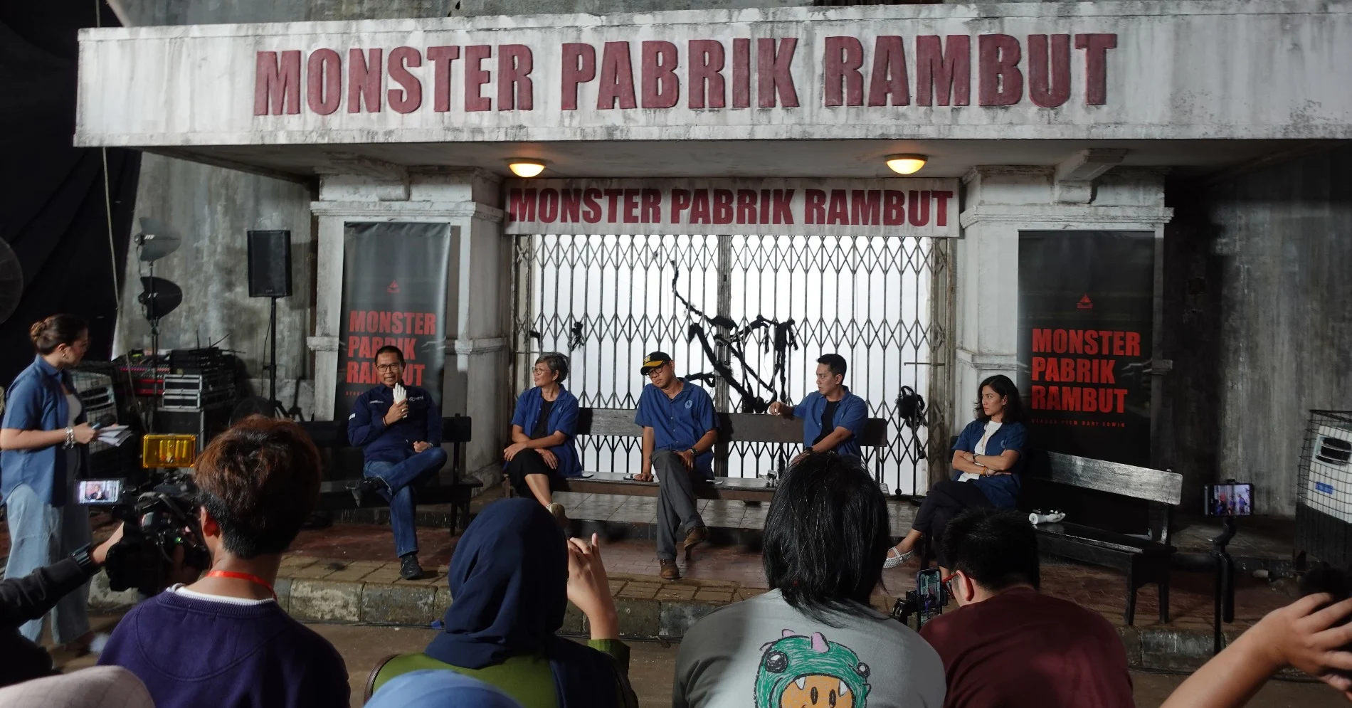 Eka Kurniawan Ungkap Proses Lahirnya Naskah Monster Pabrik Rambut: Dari Premis Sederhana hingga Riset ke Pabrik Wig