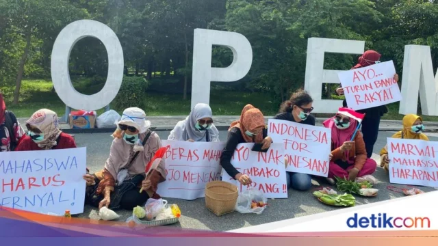 Emak-emak Turun ke Jalanan Jakarta, Nekat Demo Lawan Tuntutan Mahasiswa, Tak Setuju MBG Dihentikan