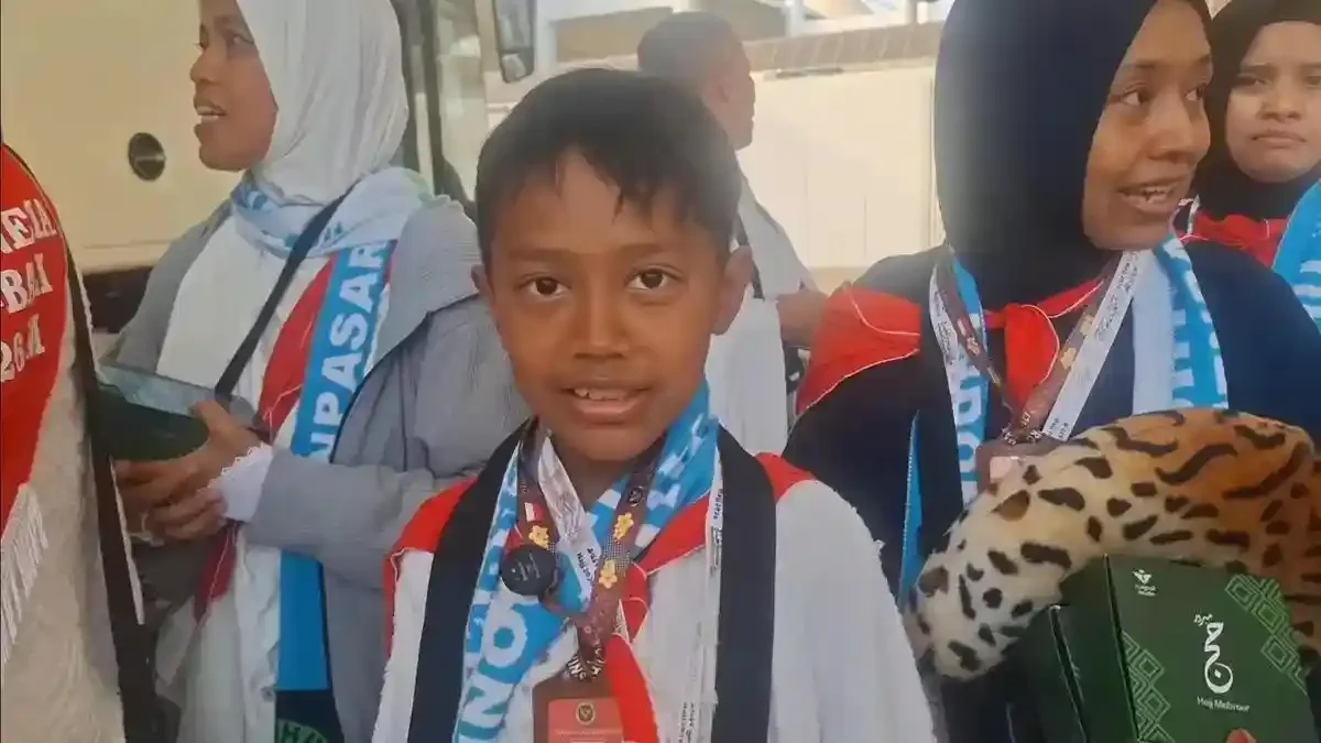 Fardan, Remaja 13 Tahun, Jadi Jamaah Haji Termuda: Kisah Haru Menggantikan Sang Ayah