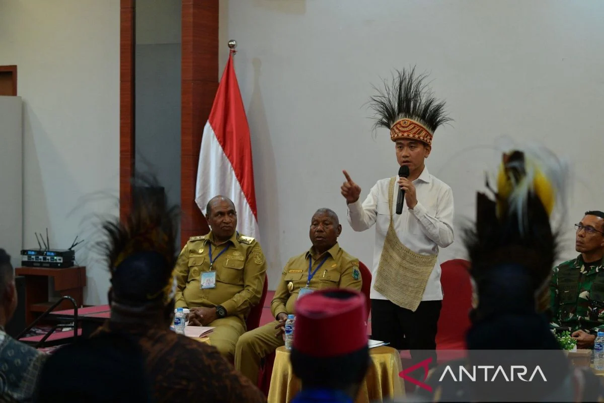 Gibran Ajak 5 Mahasiswa ke NTT dan Papua, Buktikan Program MBG Berjalan Baik