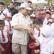 Hangatnya Momen Presiden Prabowo Makan Siang dengan Siswa Sekolah Rakyat di Tabanan