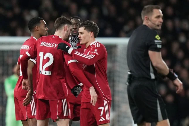 Iraola Janji Pertahankan Identitas Permainan Liverpool: Filosofi Agresif di Anfield