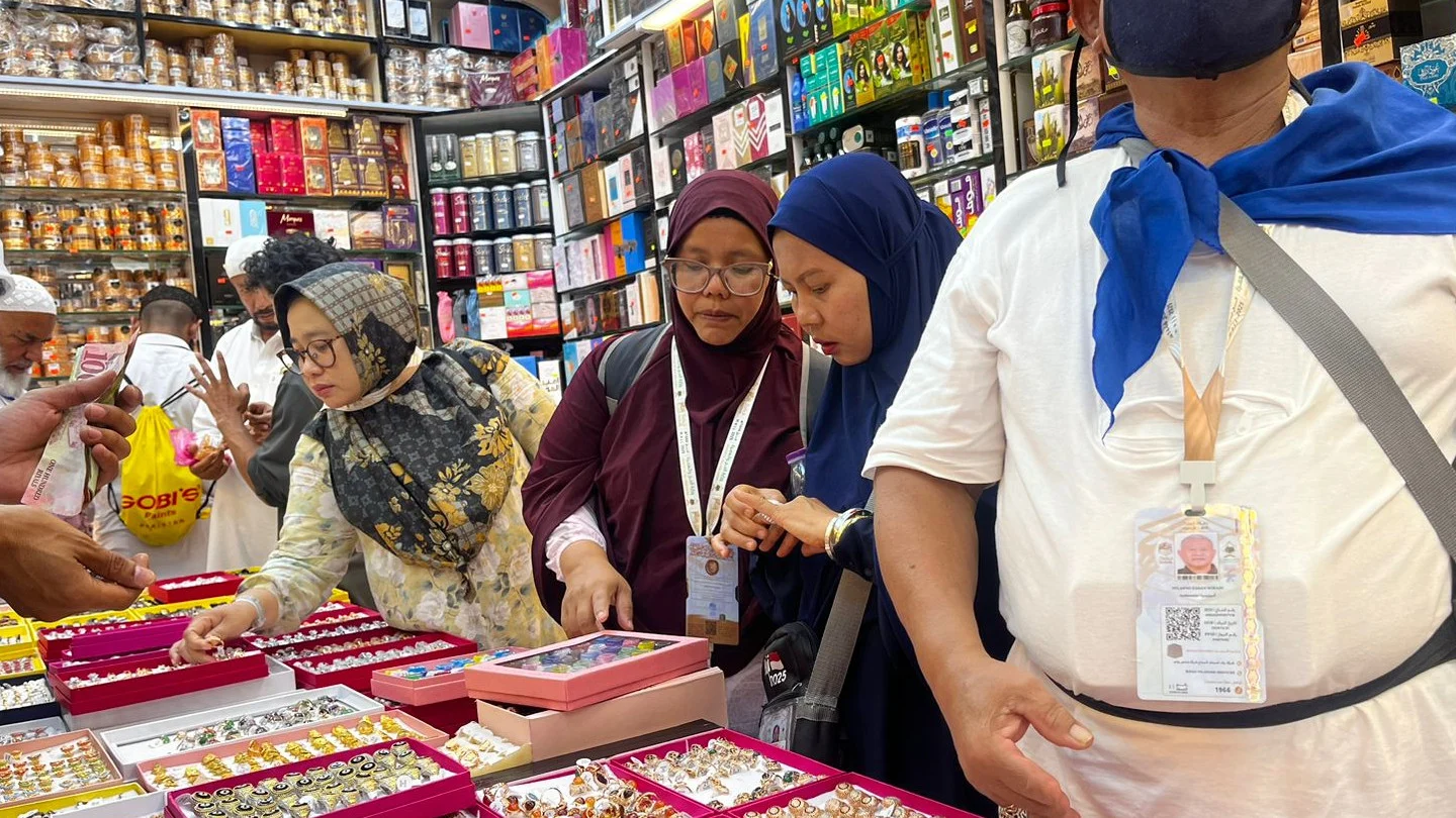 Jemaah Haji Indonesia Memadati Pasar Kakiyah: Berburu Oleh-Oleh Terjangkau Jelang Kepulangan
