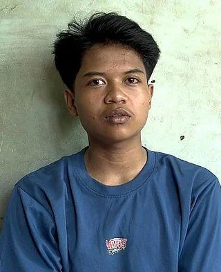 Kisah Haru Adi Remaja Ciamis: Bangun Jam 2 Pagi Antar Sembako, Raport Diterima Bersama Damkar