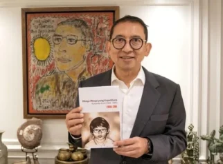 Menbud Fadli Luncurkan Buku Antologi Puisi 'Mimpi-Mimpi yang Kupelihara'