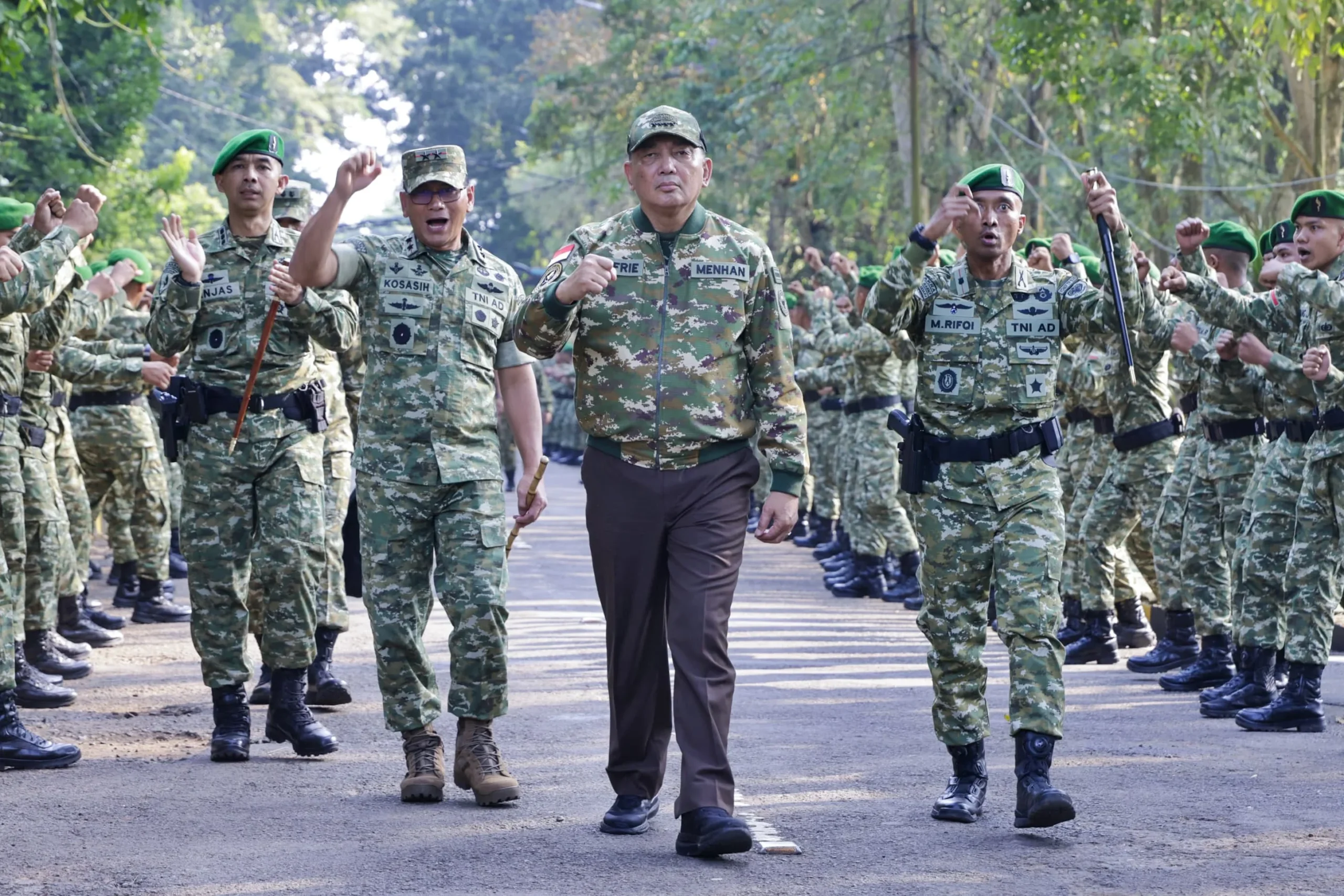 Menhan Sjafrie Sjamsoeddin Tinjau Kesiapan Yonif TP 938Pancasona: Perkuat Kemanunggalan TNI-Rakyat