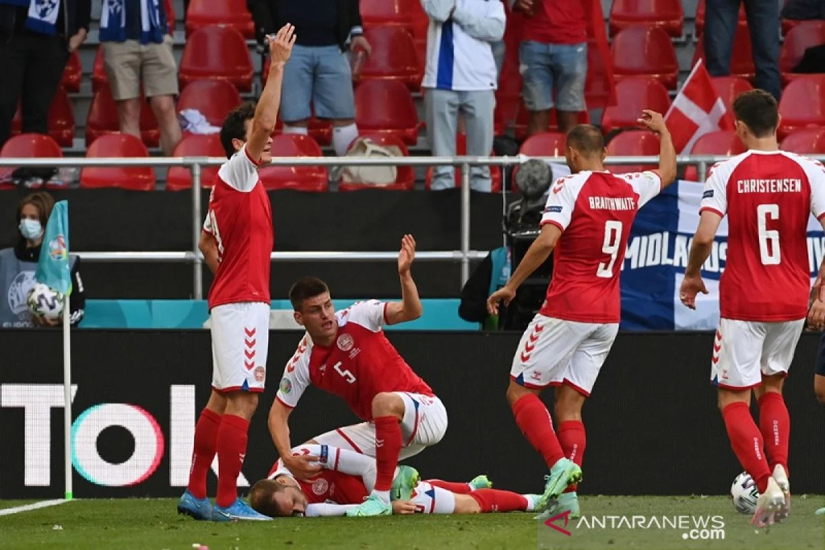 Momen Horor Terulang: Christian Eriksen Kolaps di Tengah Laga Denmark vs Ukraina, Pertandingan Dihentikan