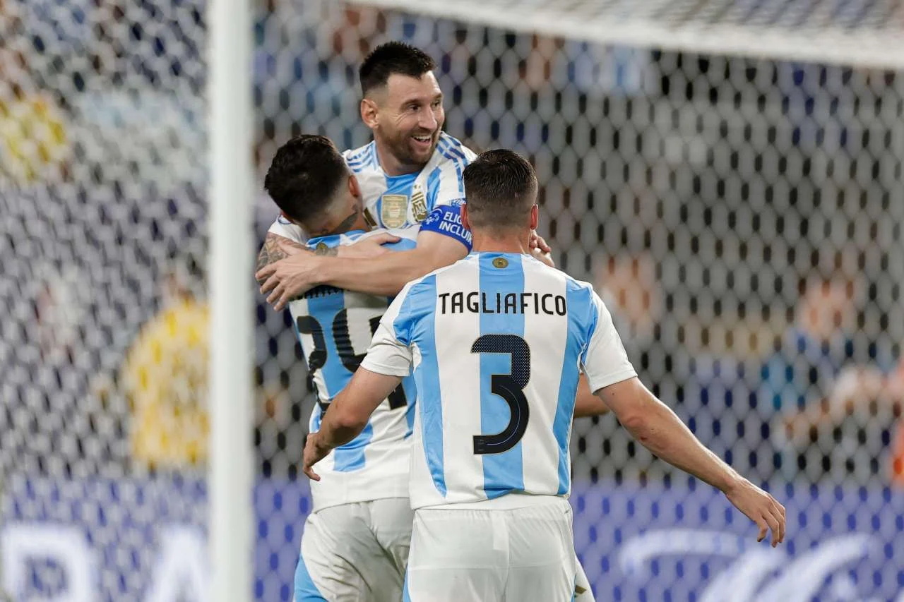 Nahuel Molina dan Peran Krusial di Balik Hat-Trick Messi: Argentina Kalahkan Aljazair 3-0