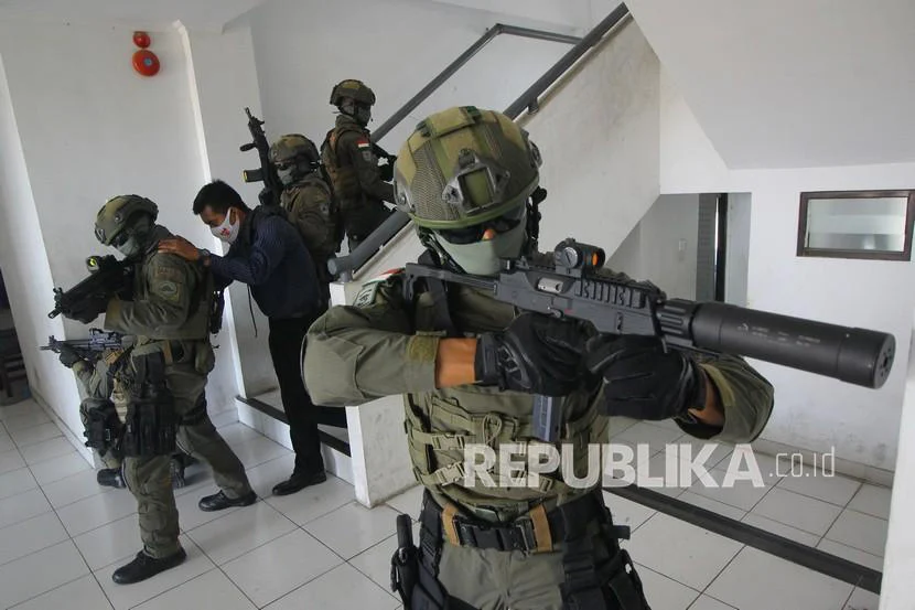 Pelibatan TNI dalam Penanganan Aksi Dikecam: Mahasiswa Bukan Musuh Negara!